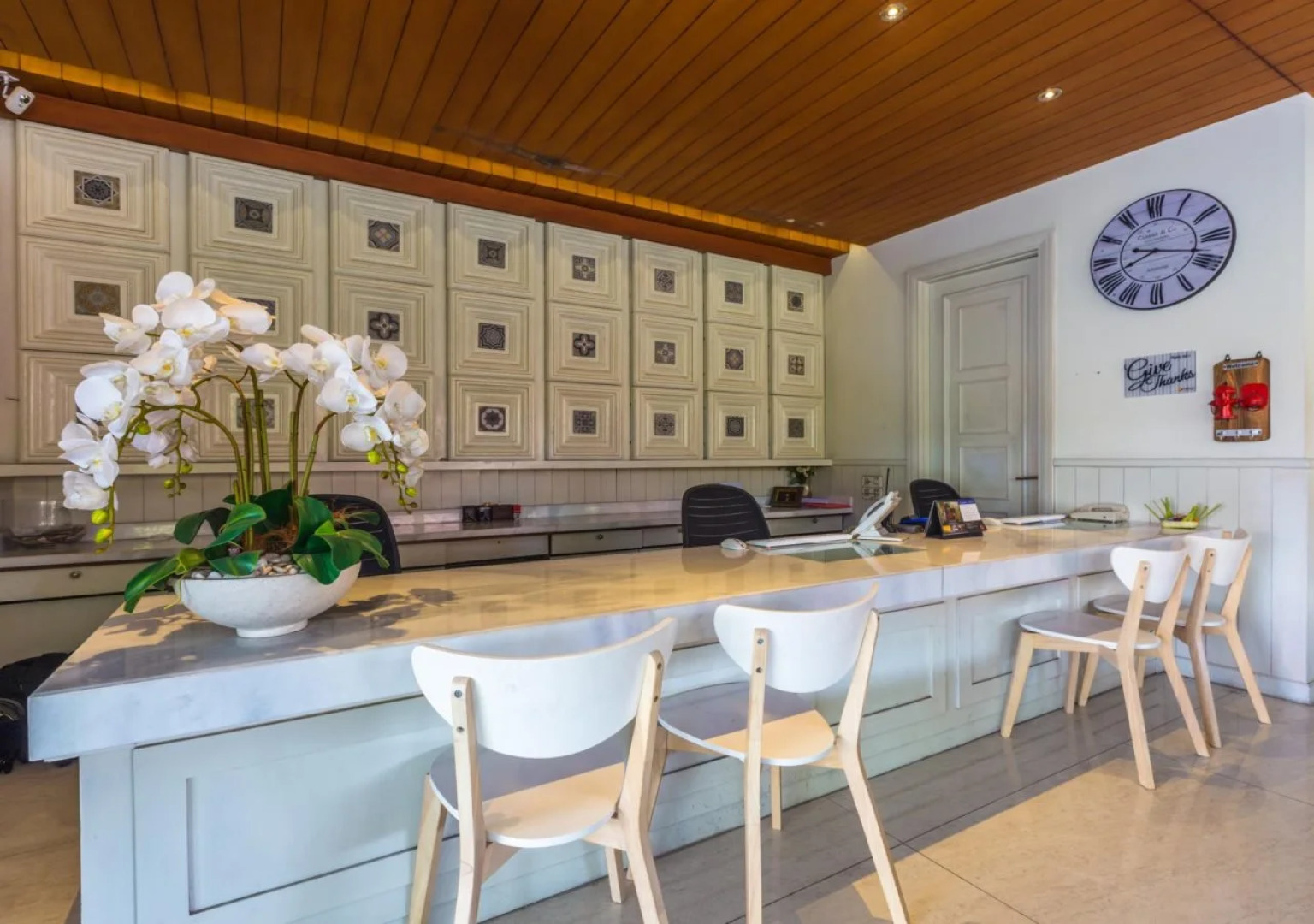 Alron Hotel Kuta Powered by Archipelago