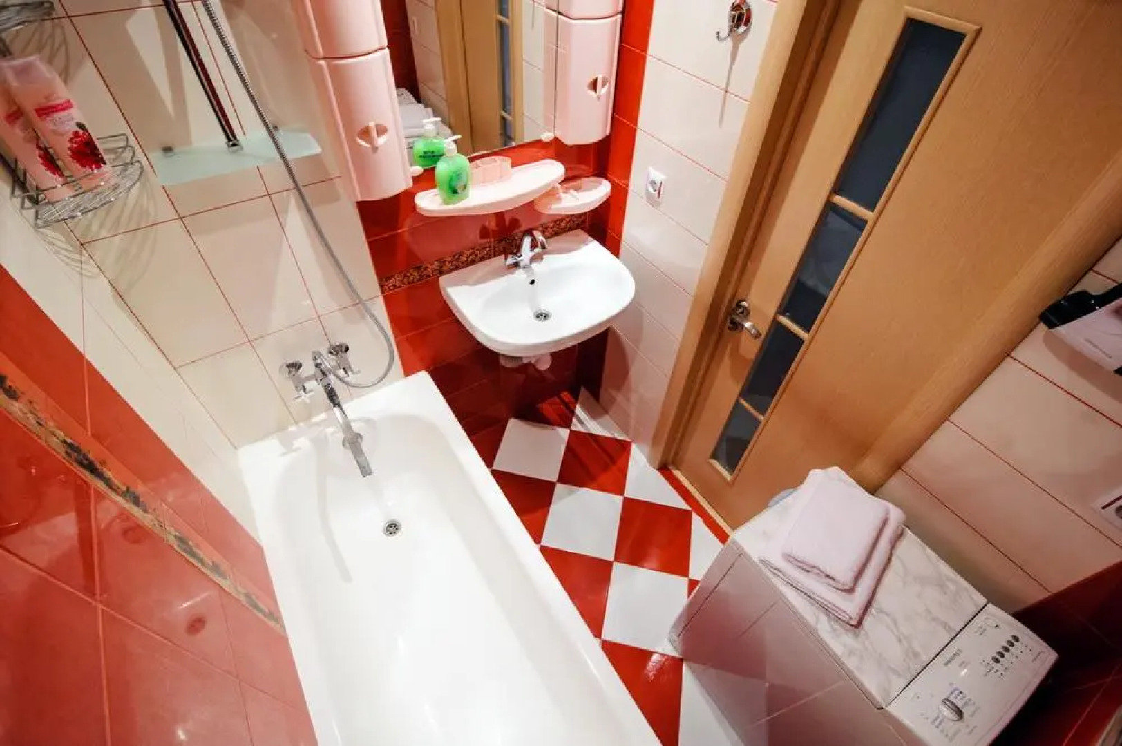 Апартаменты двухкомнатные на проспекте Независимости 44