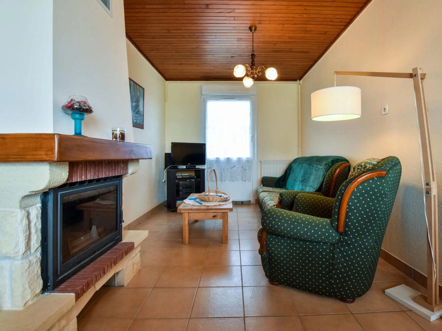 Classic Holiday Home in Saint Nic-Pentrez with Fenced Garden
