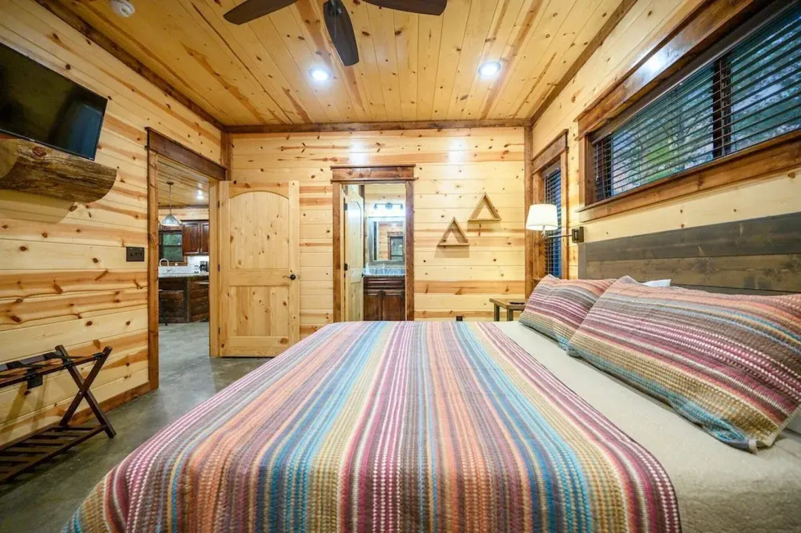 Sugar Daddy Cabin for 13!