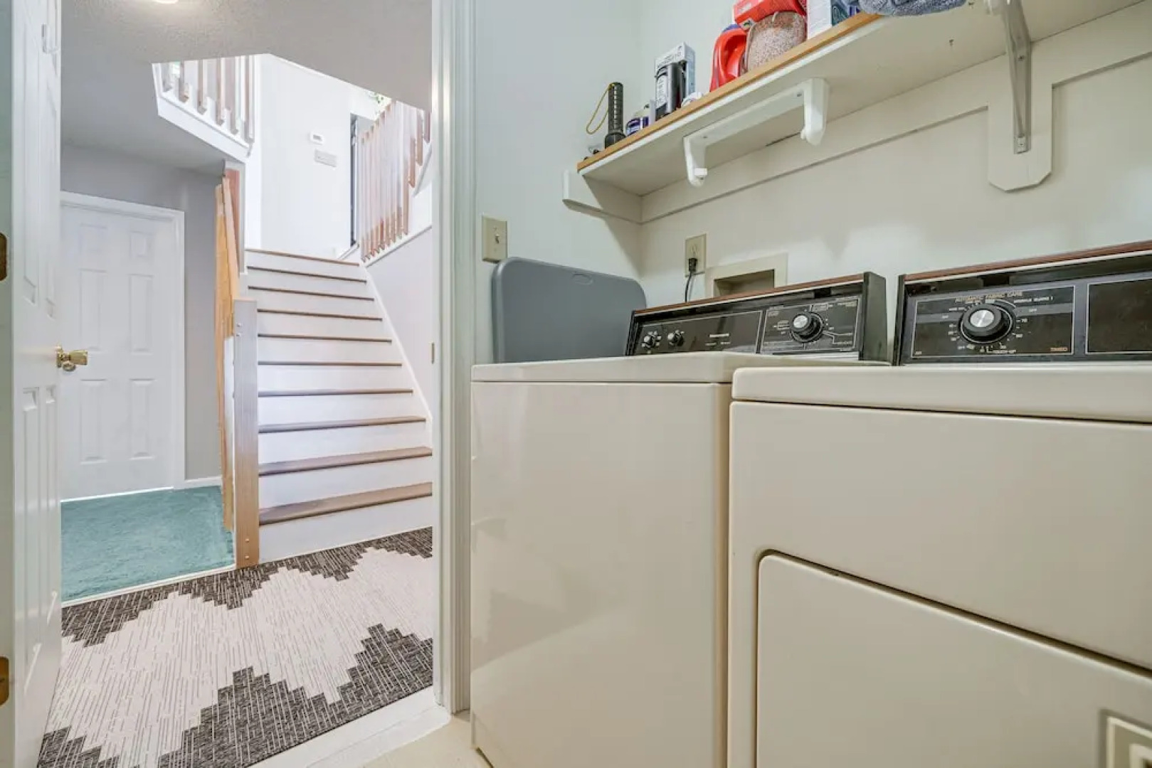 Charming Nags Head Retreat: Half-mi to State Park!