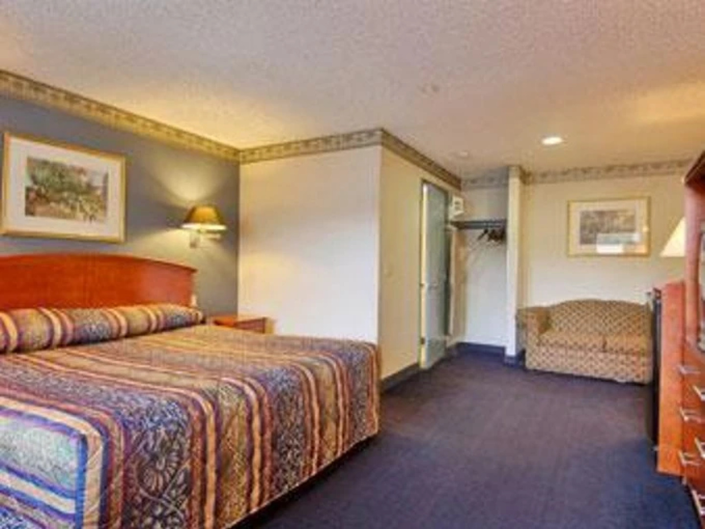 Super 8 Milford/New Haven