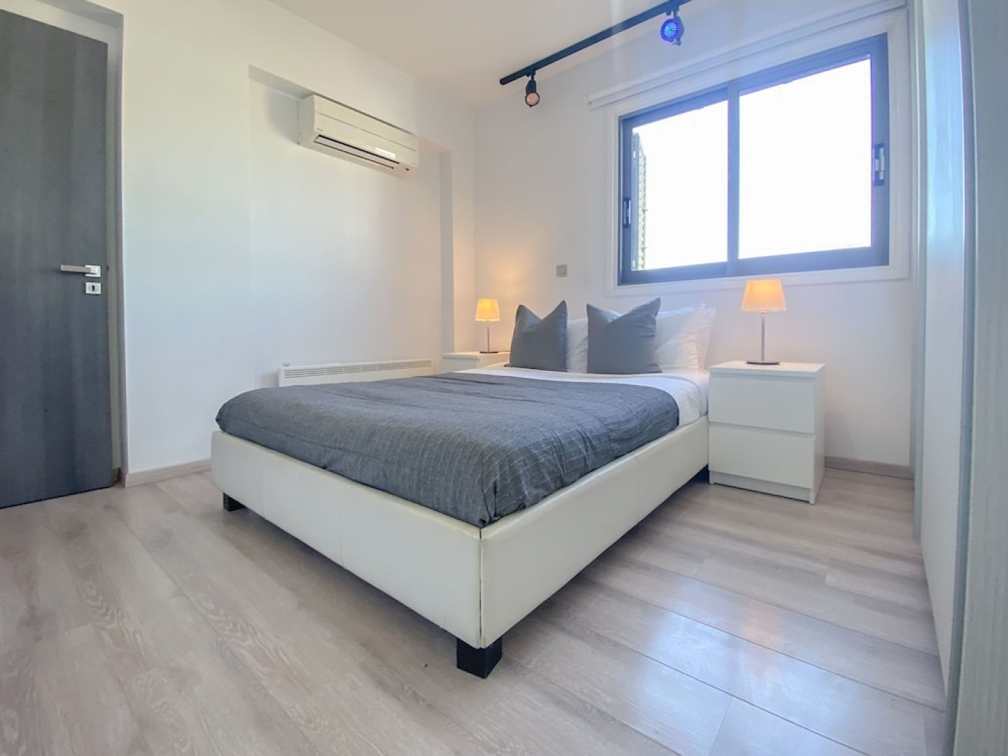 Phaedrus Living City Flat Rafaella 6