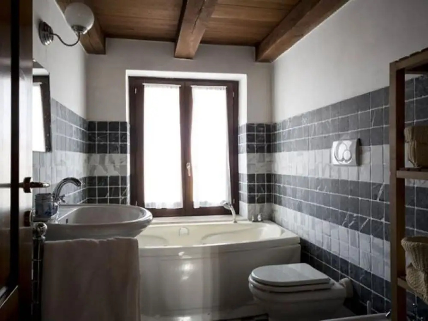 Apartment in Ascoli Piceno With Pool & Beaches