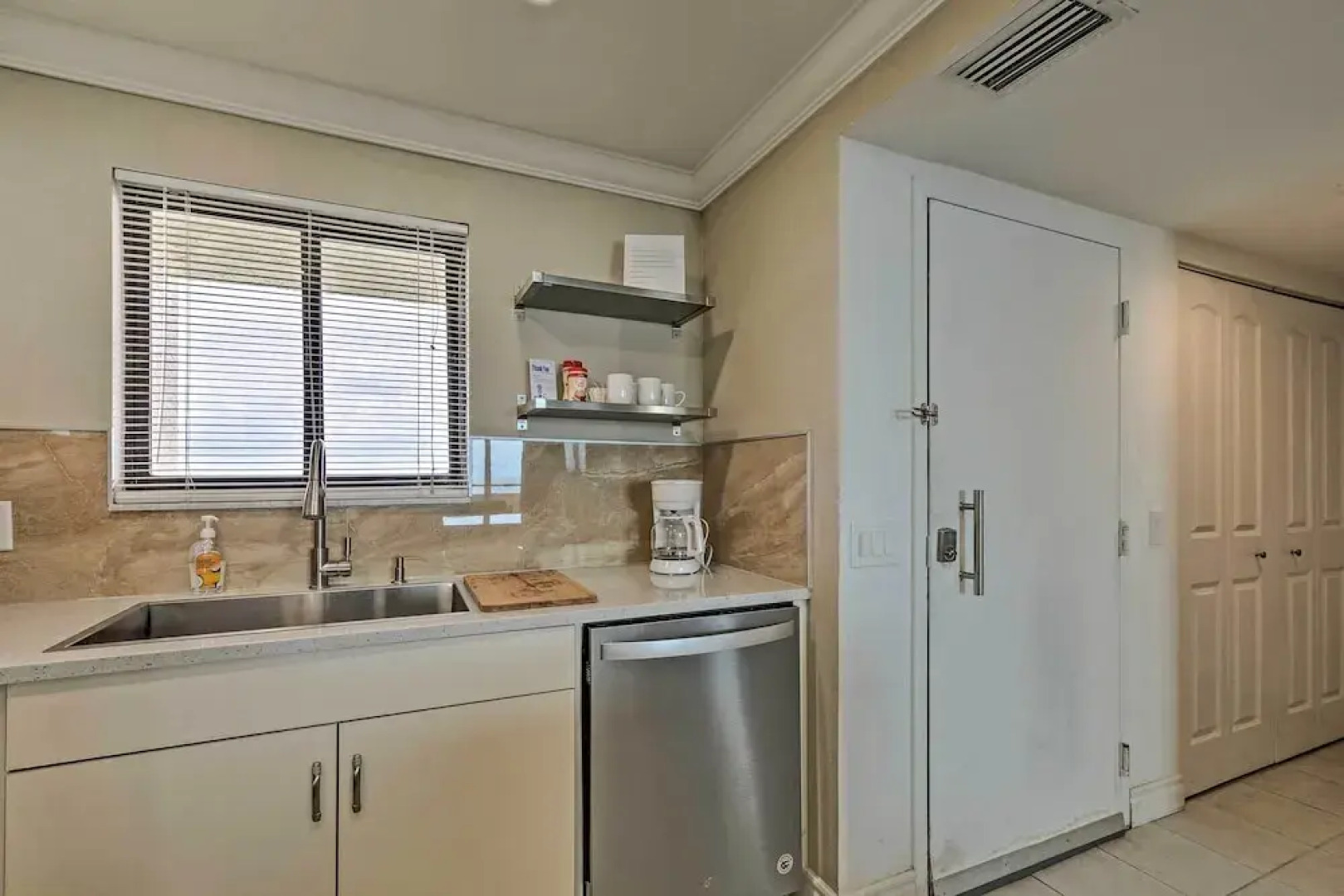 Private Beach Access: Hudson Resort Condo!