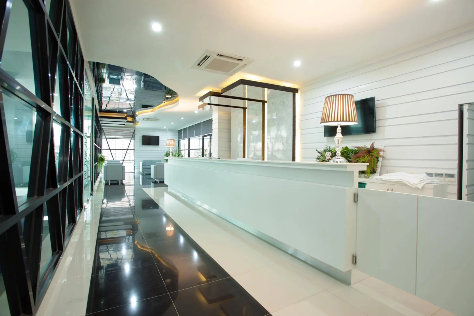 Thanburi Hotel