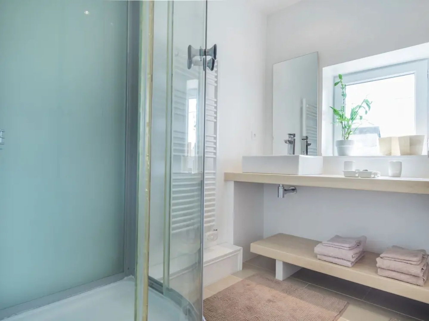 Luxury Holiday Home With Lawn in Beaumont-en-véron Near Chinon