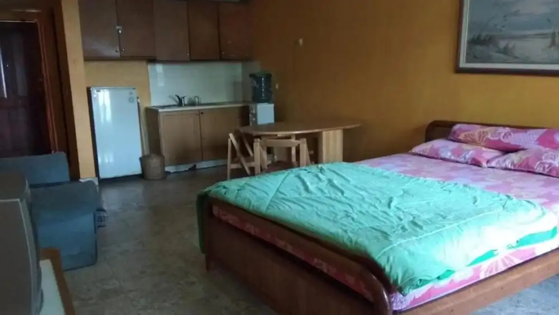 Kondominium Lippo Carita Selatan