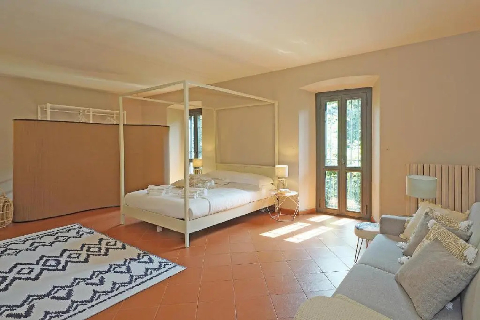 Villa Ambrogia: large country manor with private pool next to golf course