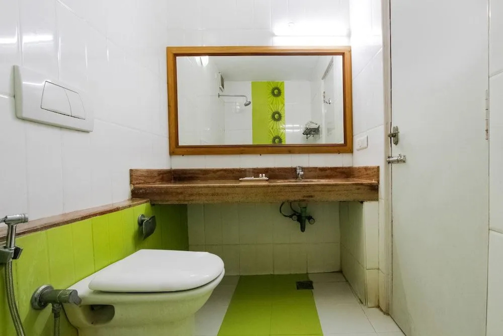 Capital O 61144 Hotel Raj