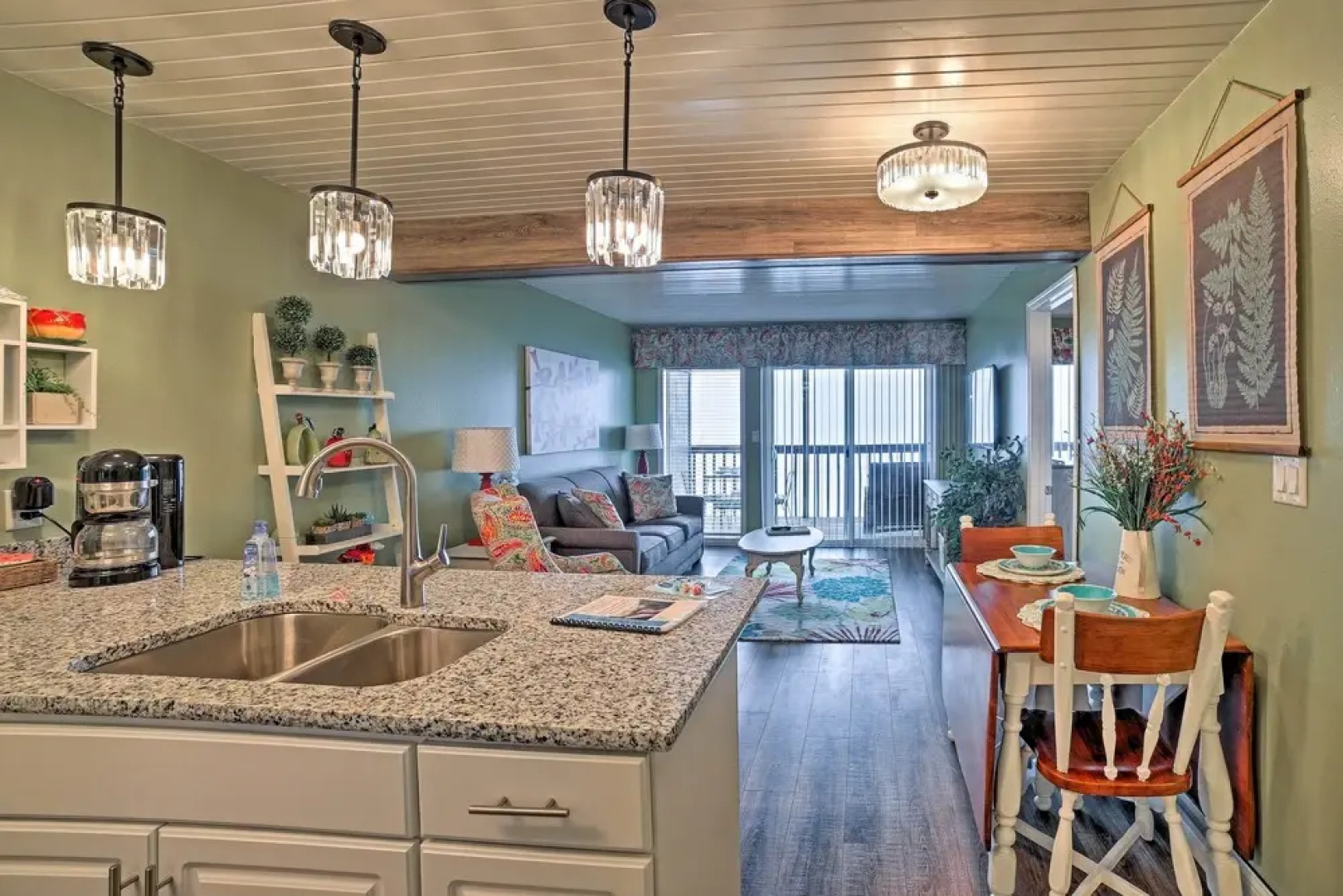 Cozy Missouri Condo ~ 2 Mi to Silver Dollar City!