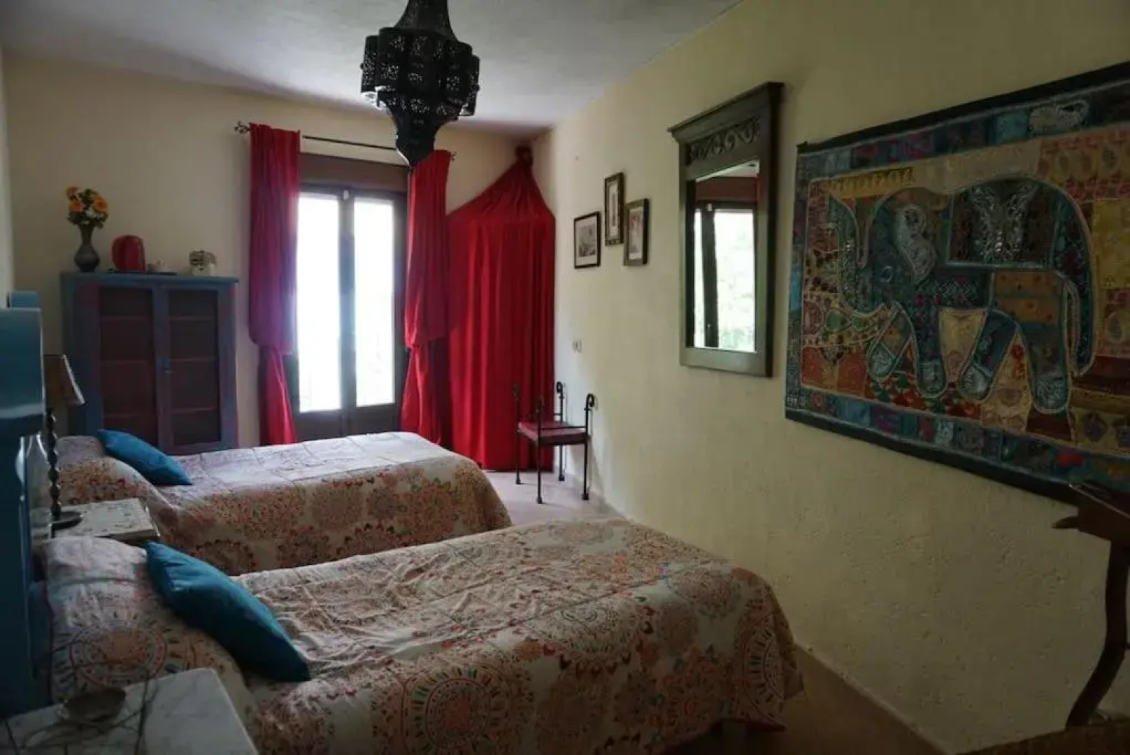 Eagles Nest - Massive townhouse with Pool with outstanding views