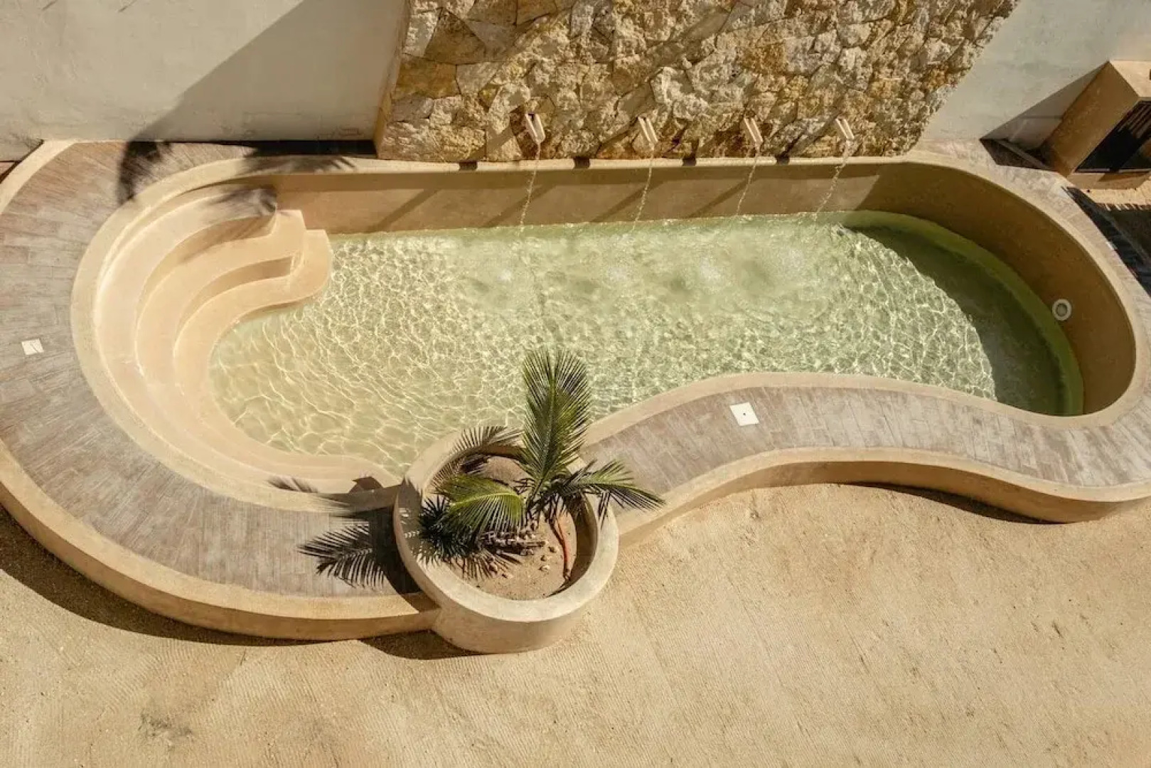 Brand NEW Condo for 6, 1 Block From the Beach, AC!