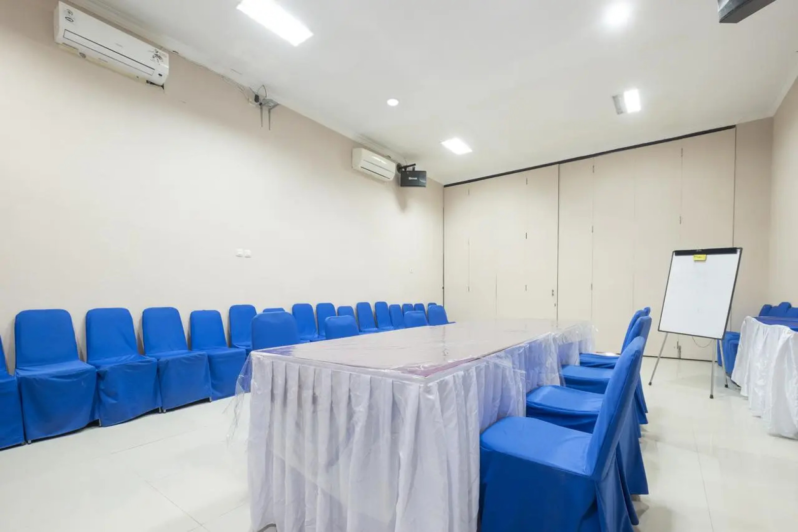 OYO 317 New Legend Hotel