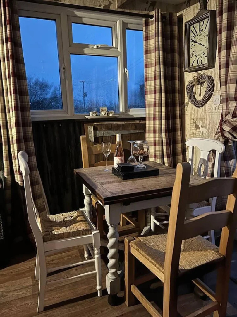 Bridie Rose - hot tub Extra Charge Exotic Animals