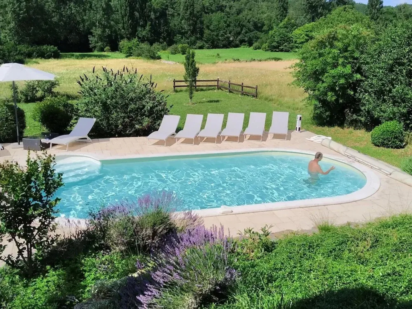 Sunflower Valley Villa, Leobard
