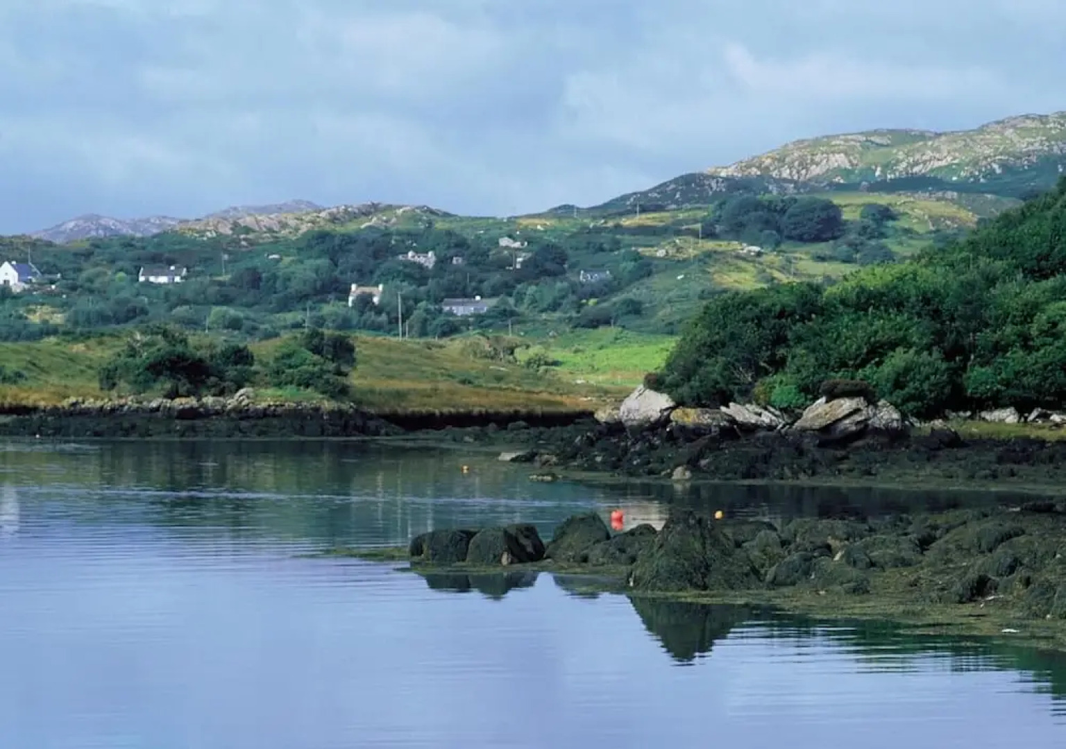 Ross Lake House Hotel