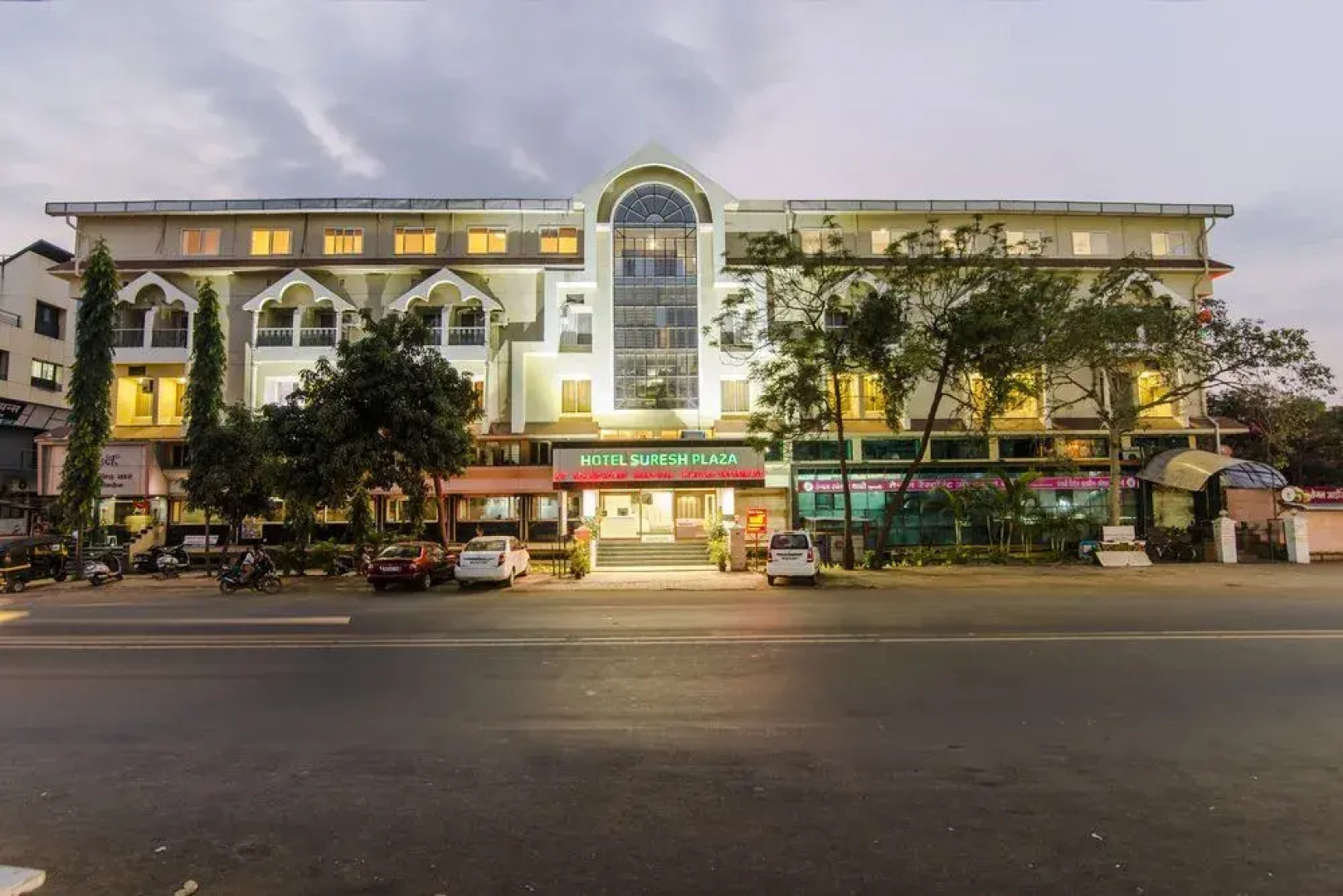 OYO 4448 Hotel Suresh Plaza