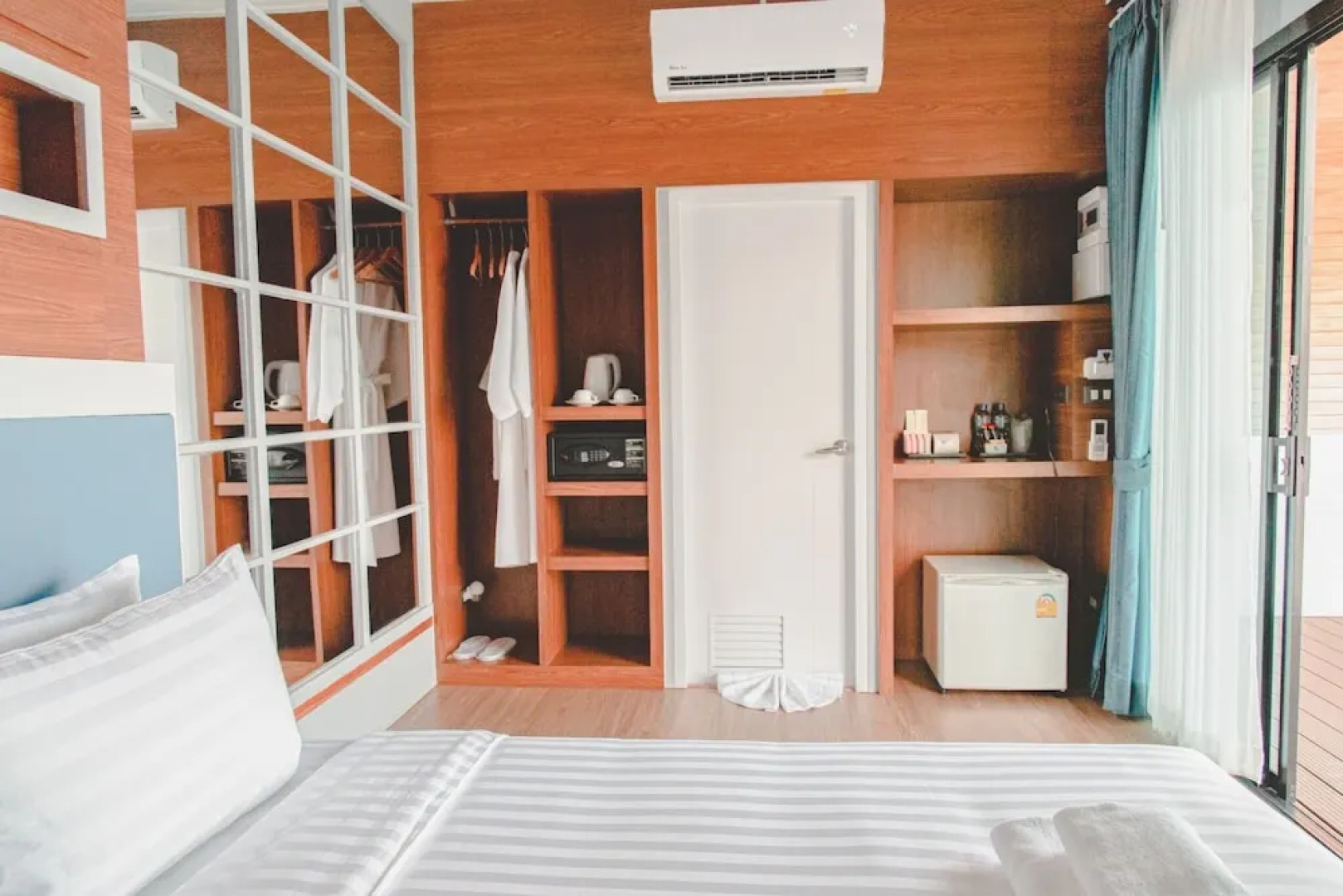 Saksiam Lakeside Resort