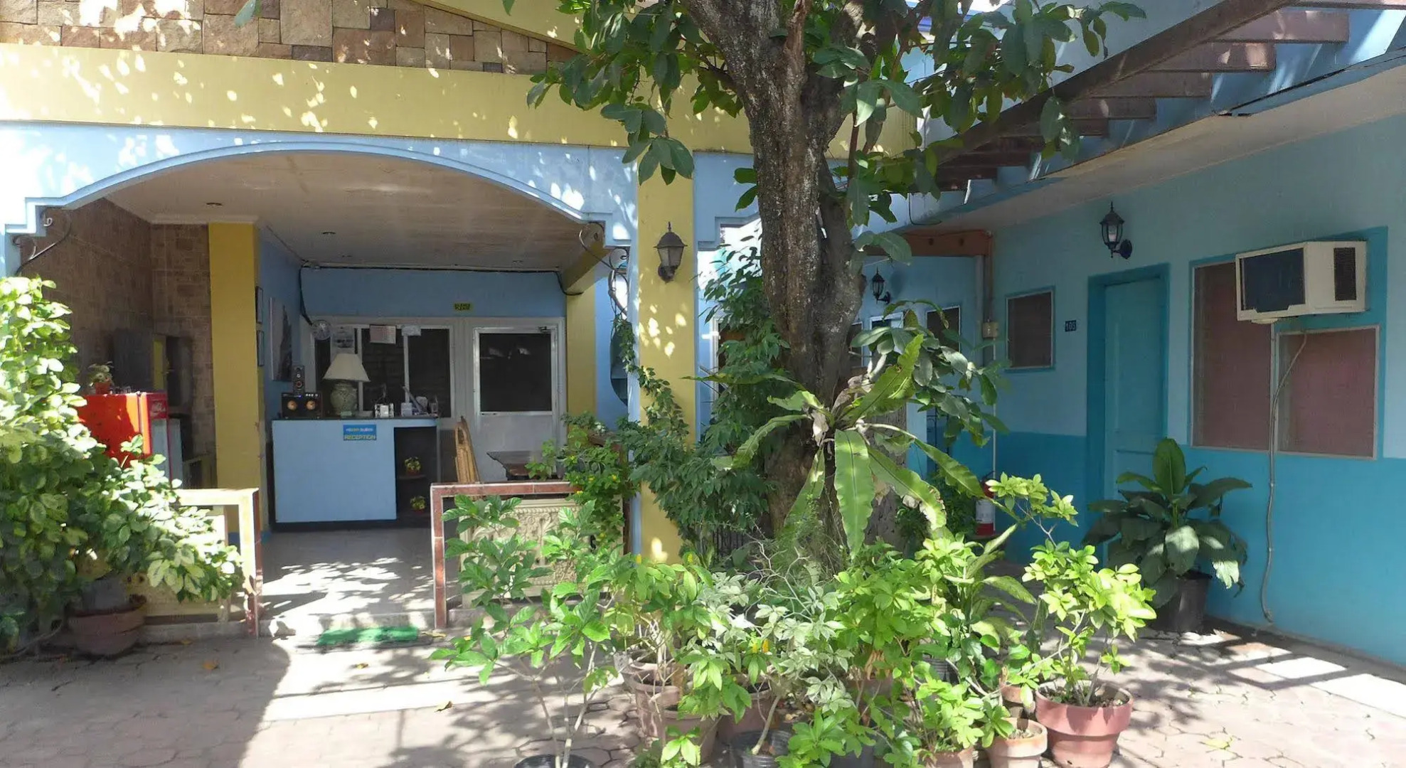 Rozen Suites Malakas