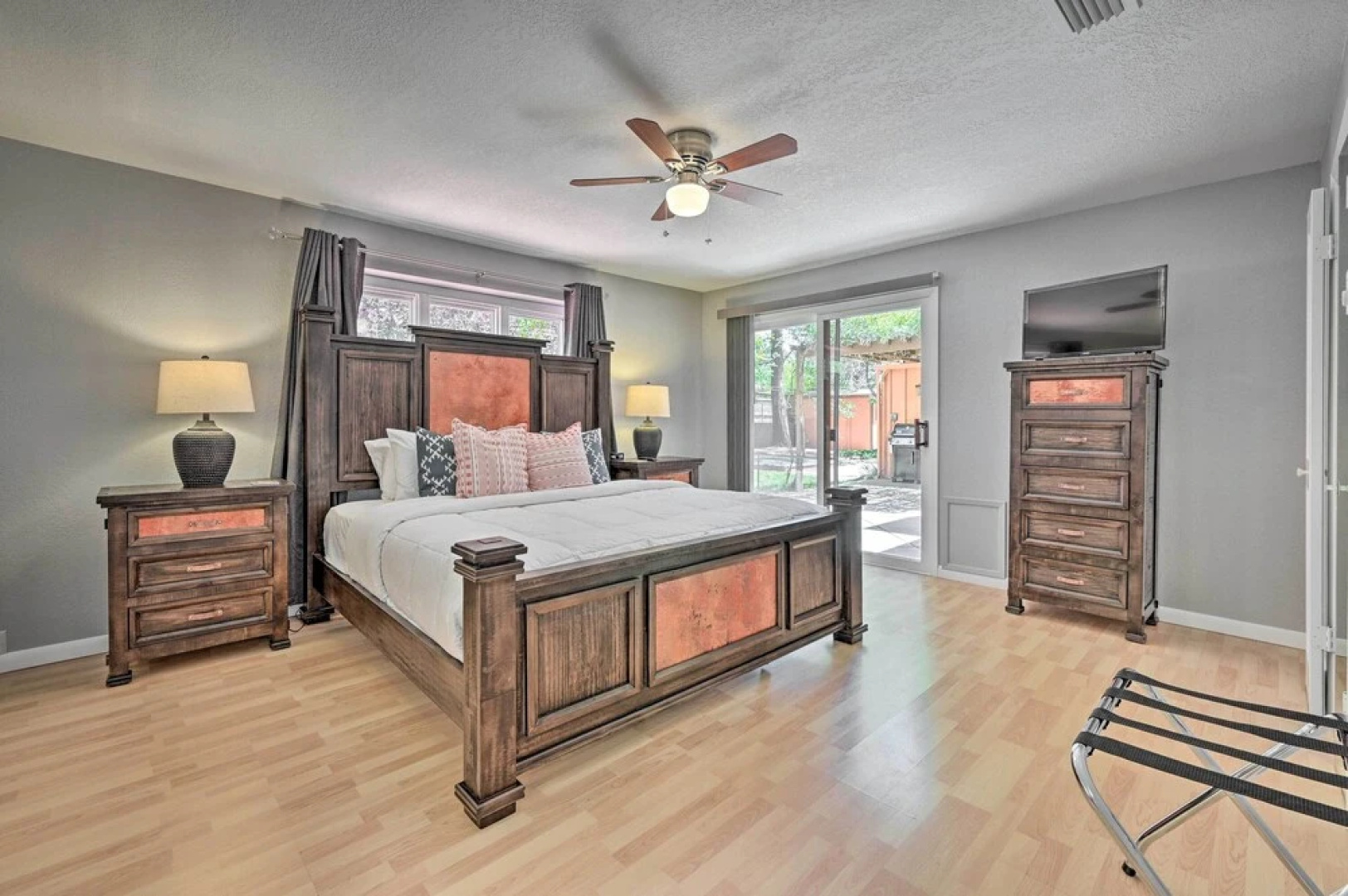 4 Mi to Main Street: Spacious Sedona Home
