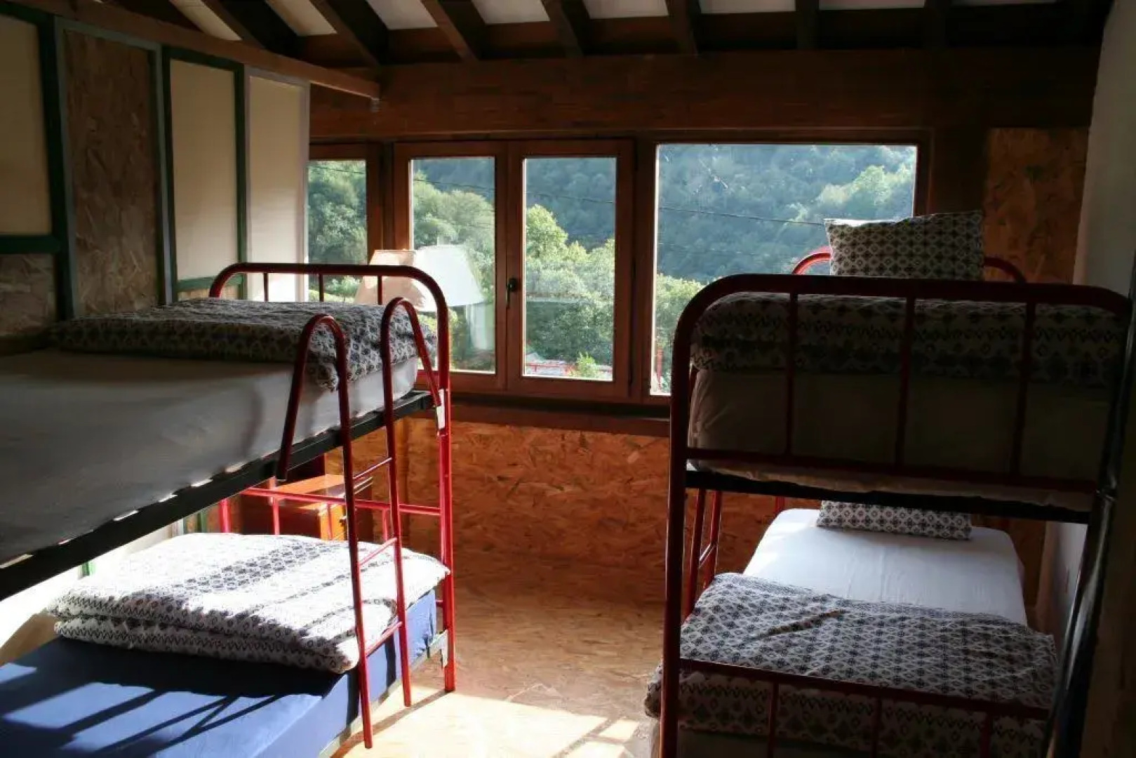 Albergue Les Xendes. Parque de Redes - Hostel