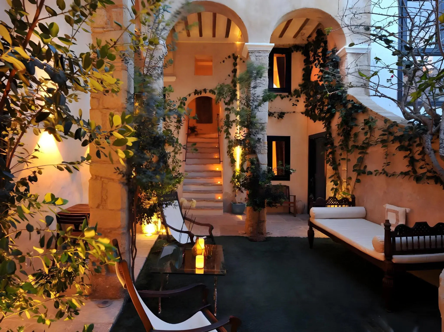 Boutique Hotel V-by Grupo Tribu