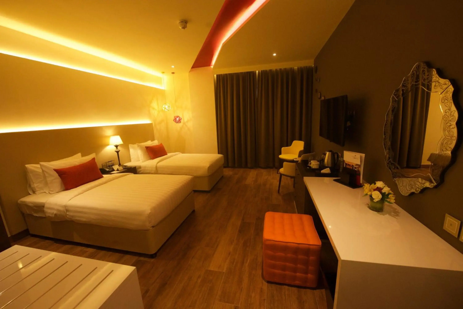 Carnelian By Glory Bower Hotel