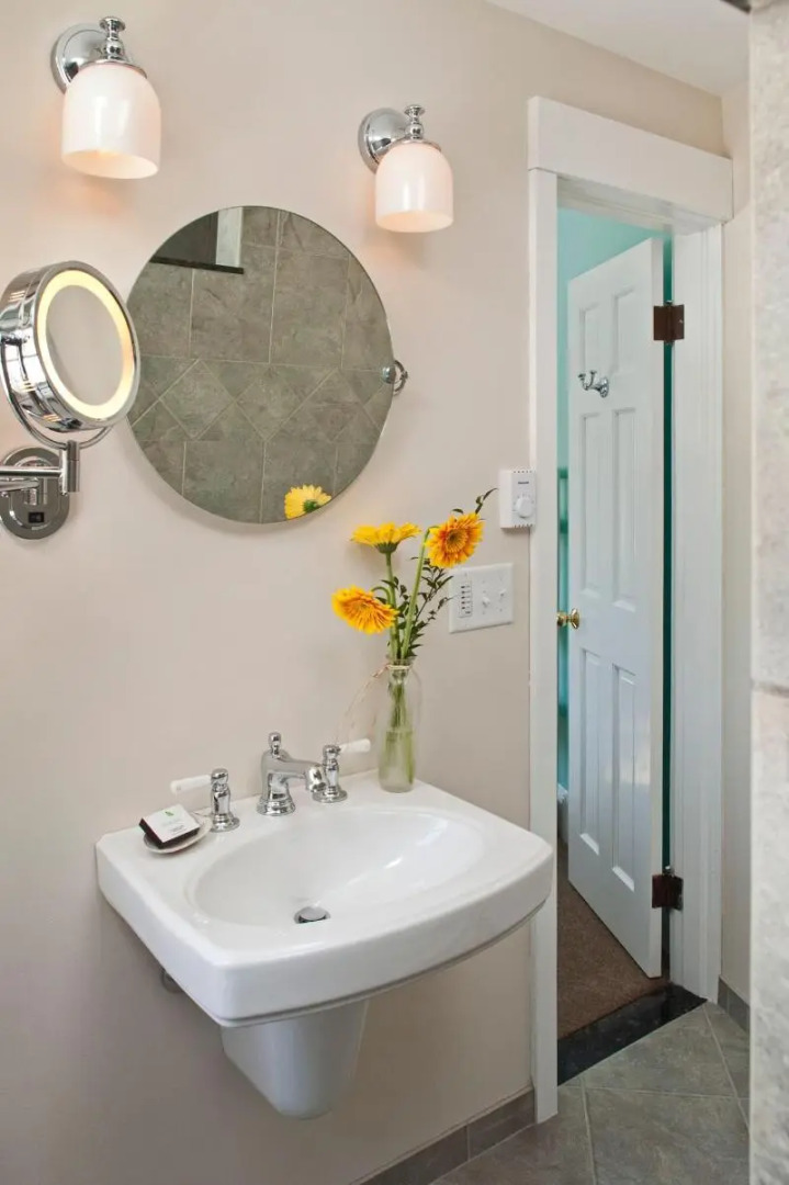 1802 House Bed and Breakfast