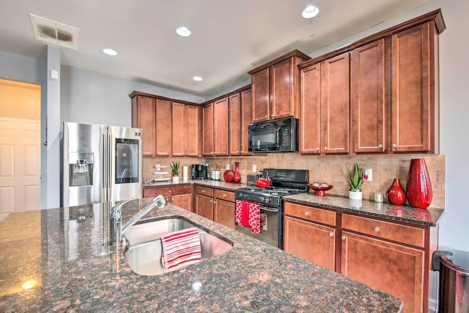 Suburban Atlanta Vacation Home ~ 3 Mi to Airport!