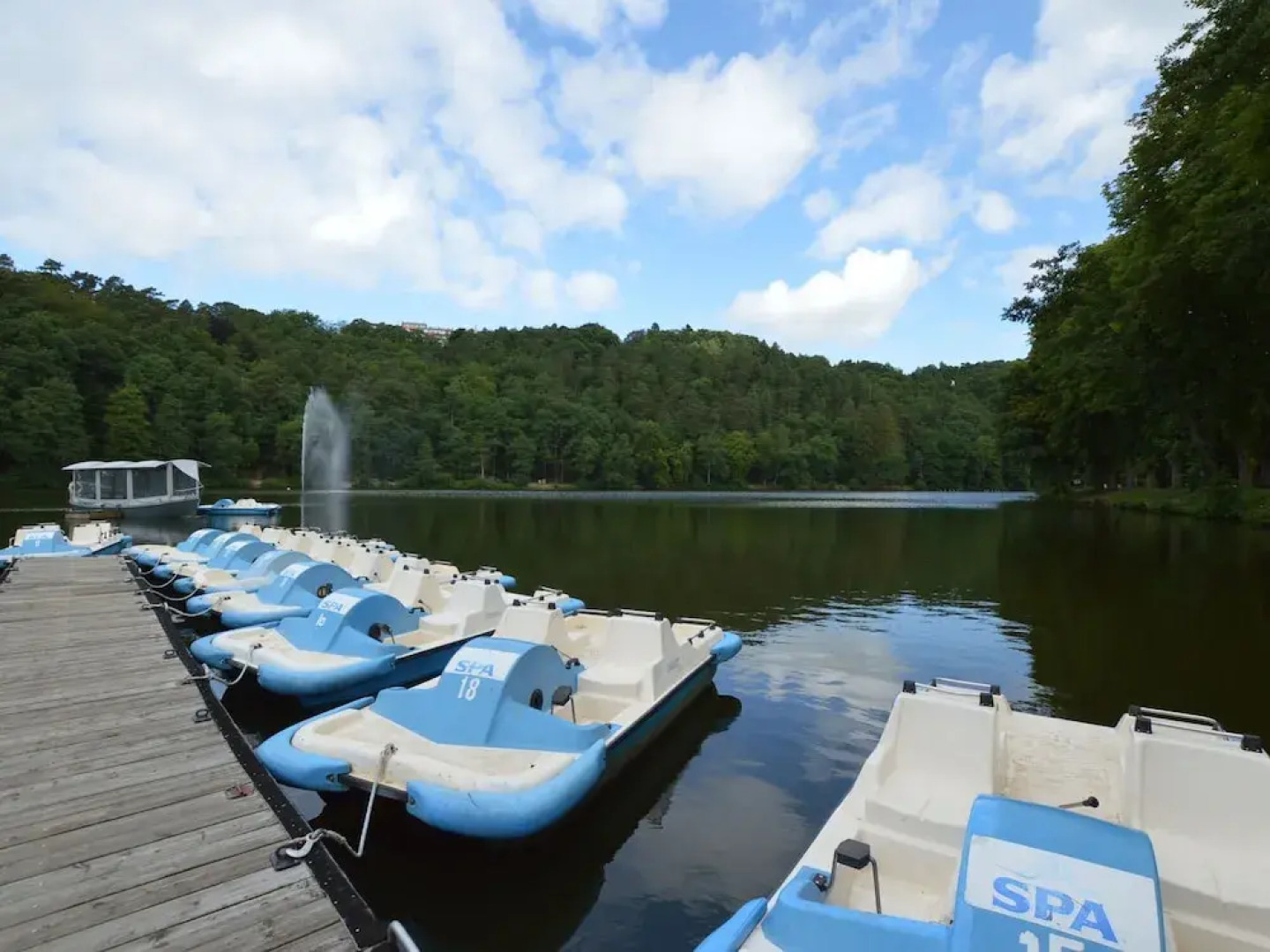 Fantastic House Lake Front, Pedalo Boats, Close to Spa