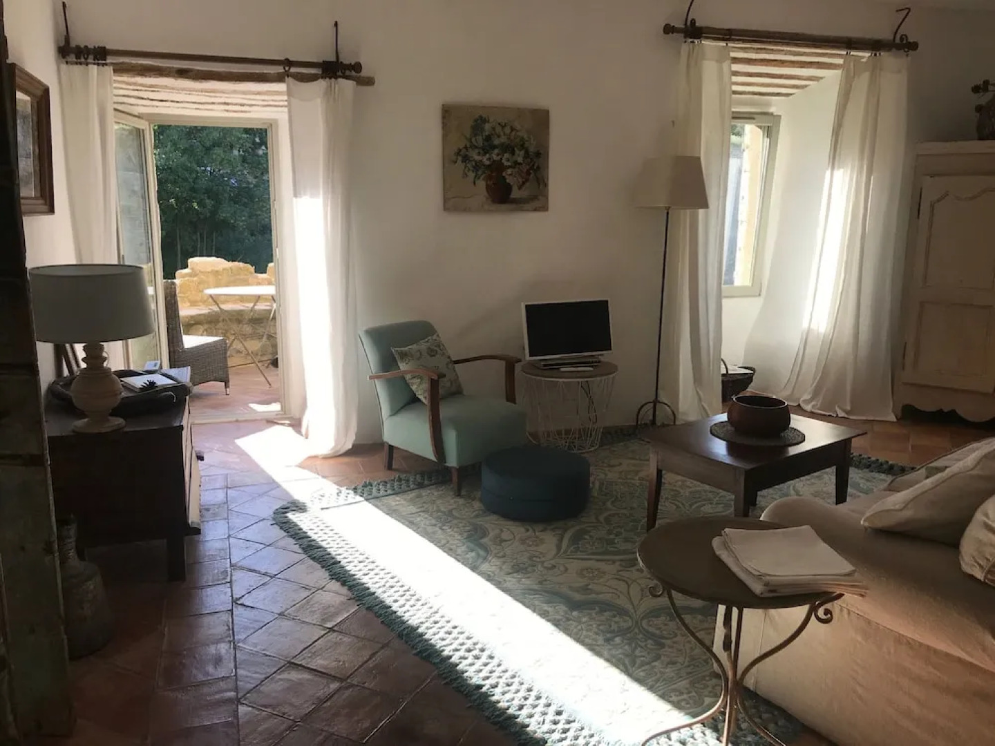 House La France -Ramparts & Riverside Apartment