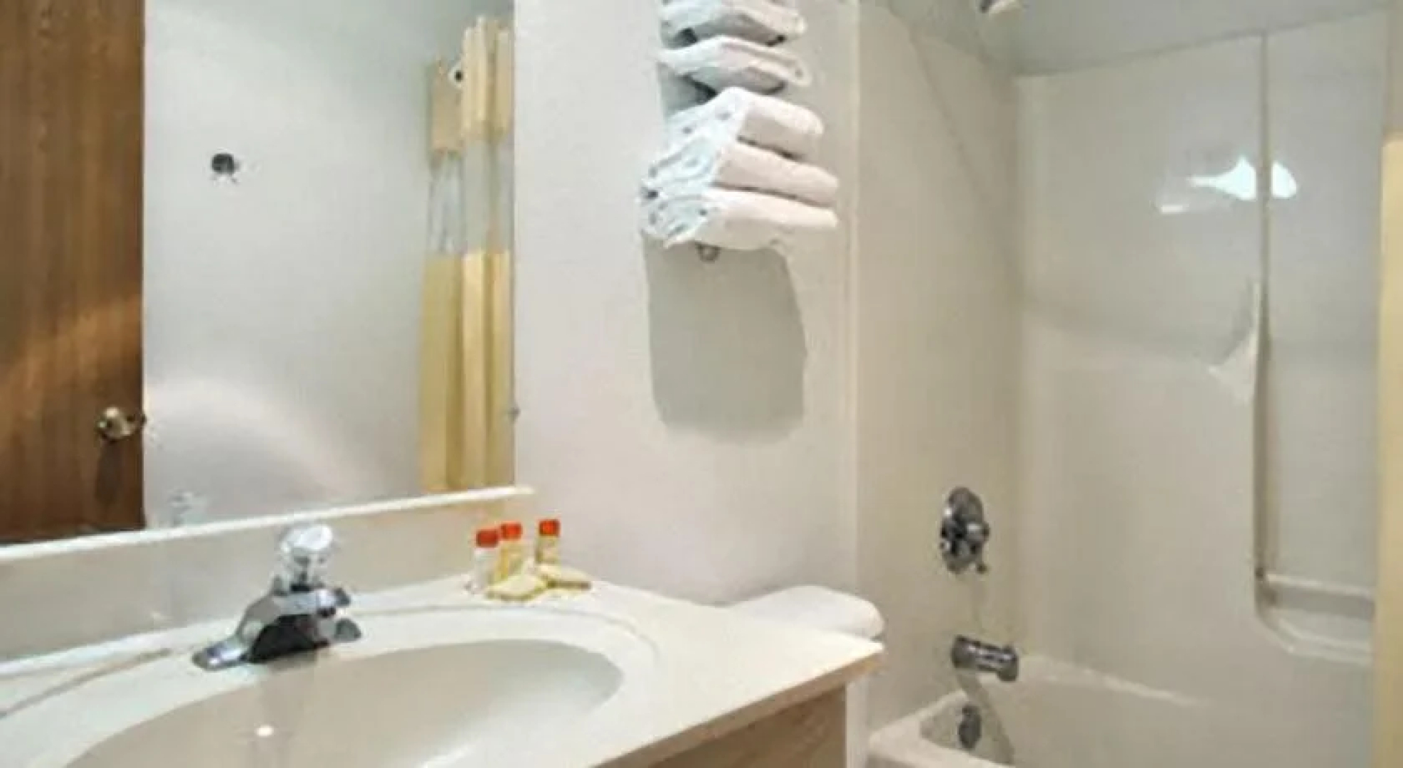 Travelodge by Wyndham Waukegan Gurnee