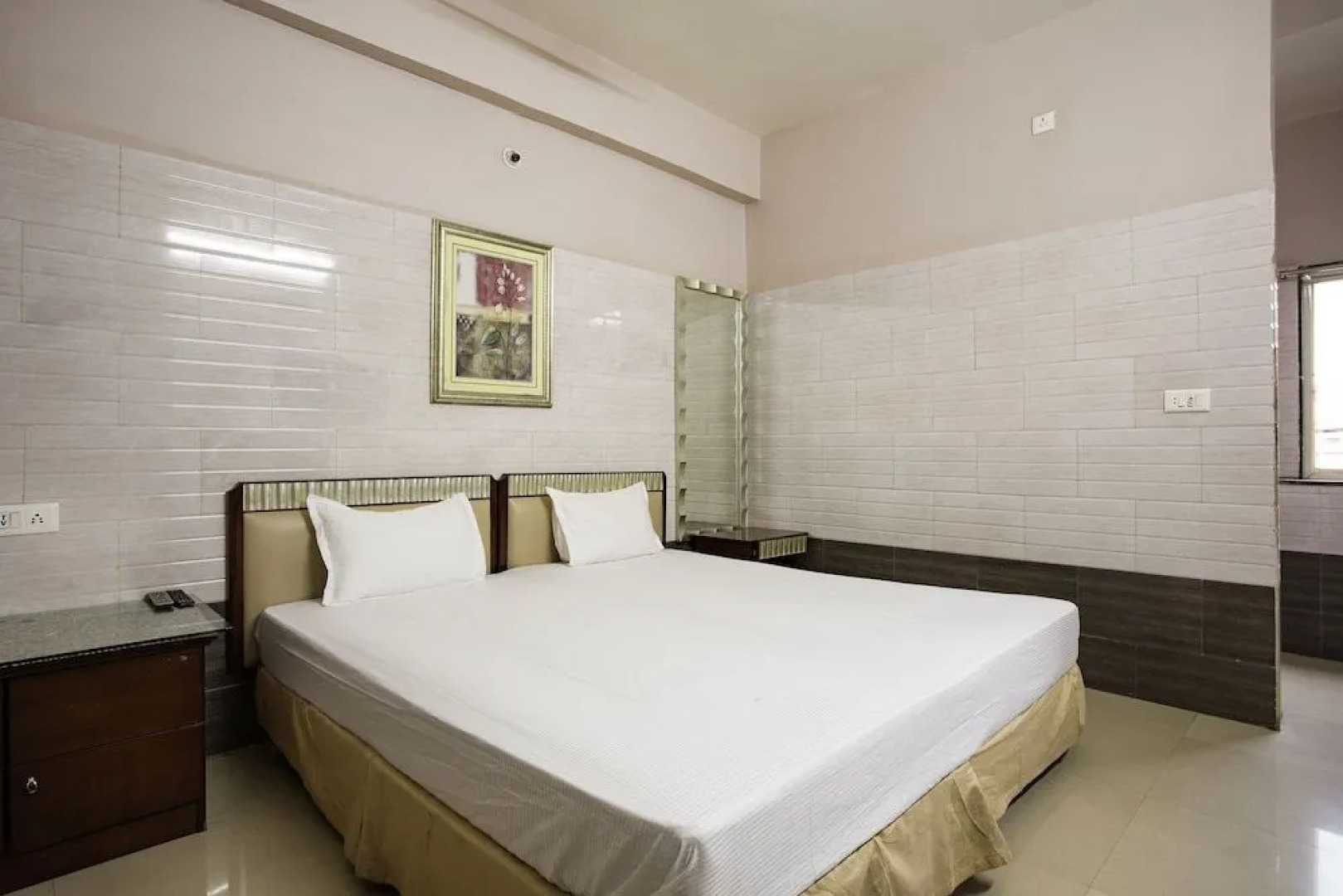 Spot On 23725 Jay Shanti Palace Hotel