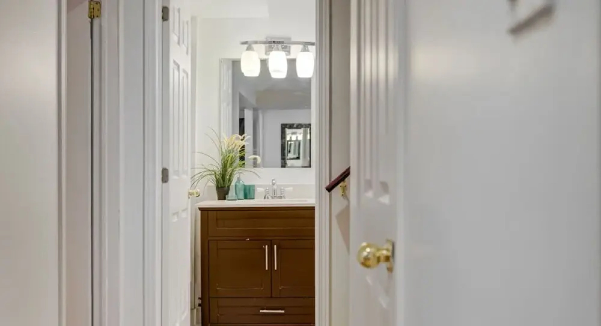 Comfortable Whitby 2 Bedroom Lower Suite