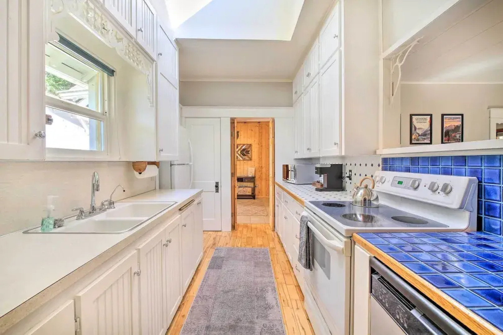 Cozy 'black Bear Retreat' by Mount Rainier!