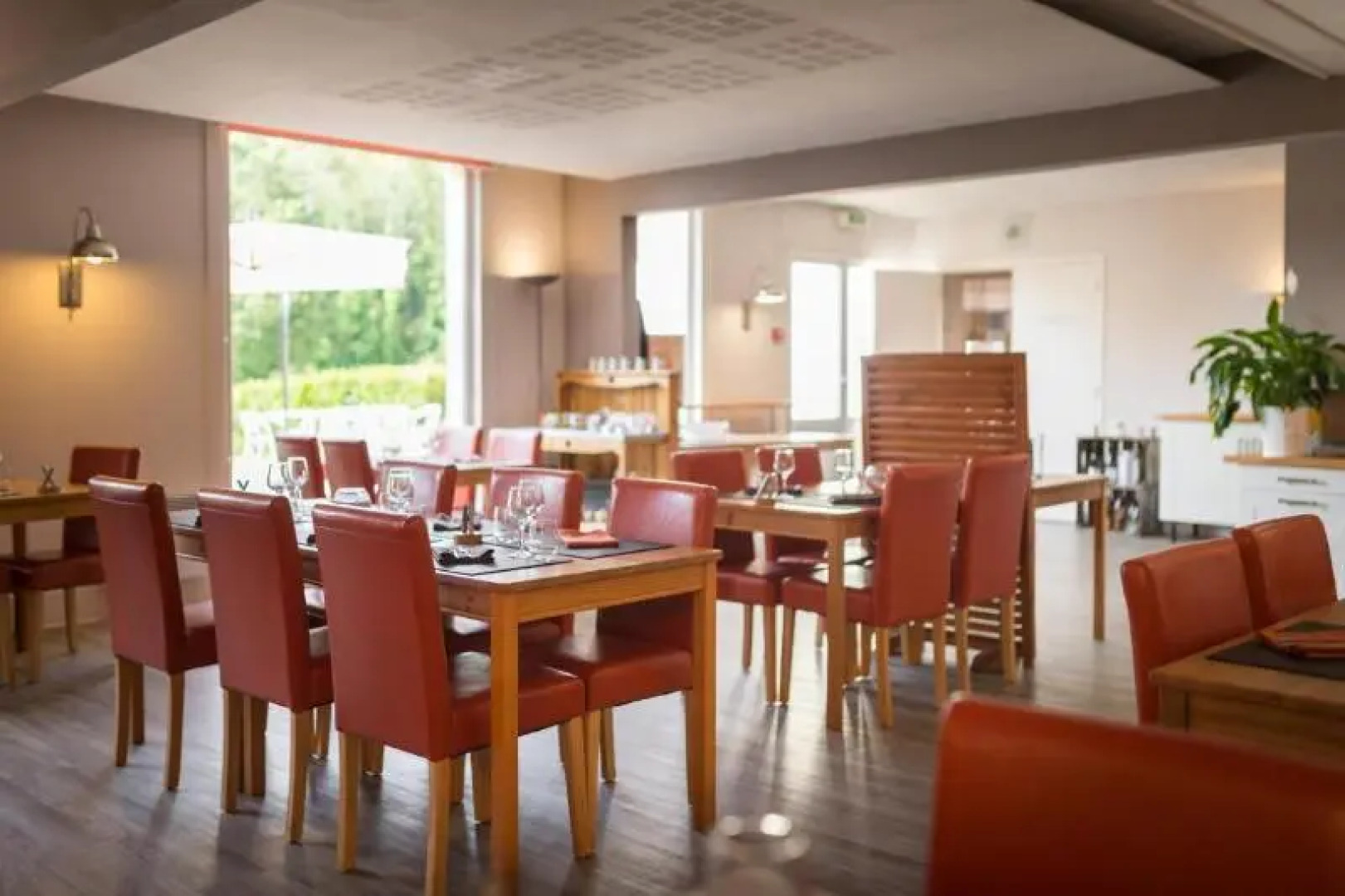 Logis Latitude Ouest Hotel Restaurant & Spa