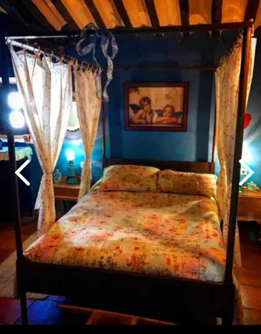 Room in Guest room - Romantic getaway to Valeria