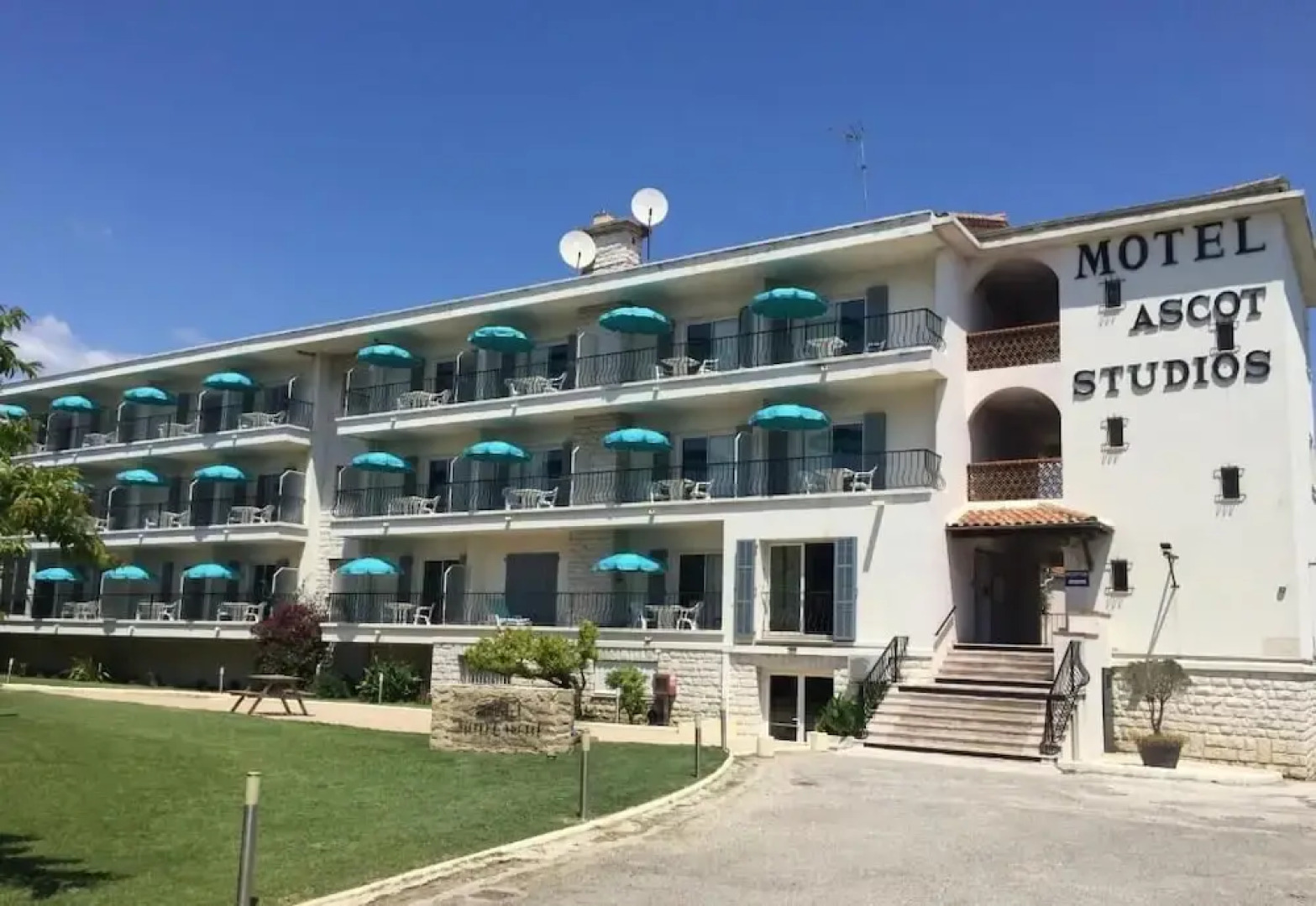 MOTEL ASCOT - Hôtel & Appartements