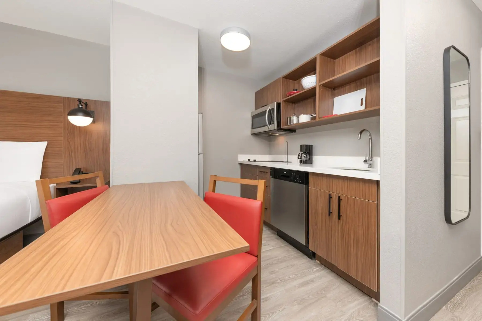 Hawthorn Extended Stay by Wyndham Bedford / Dallas