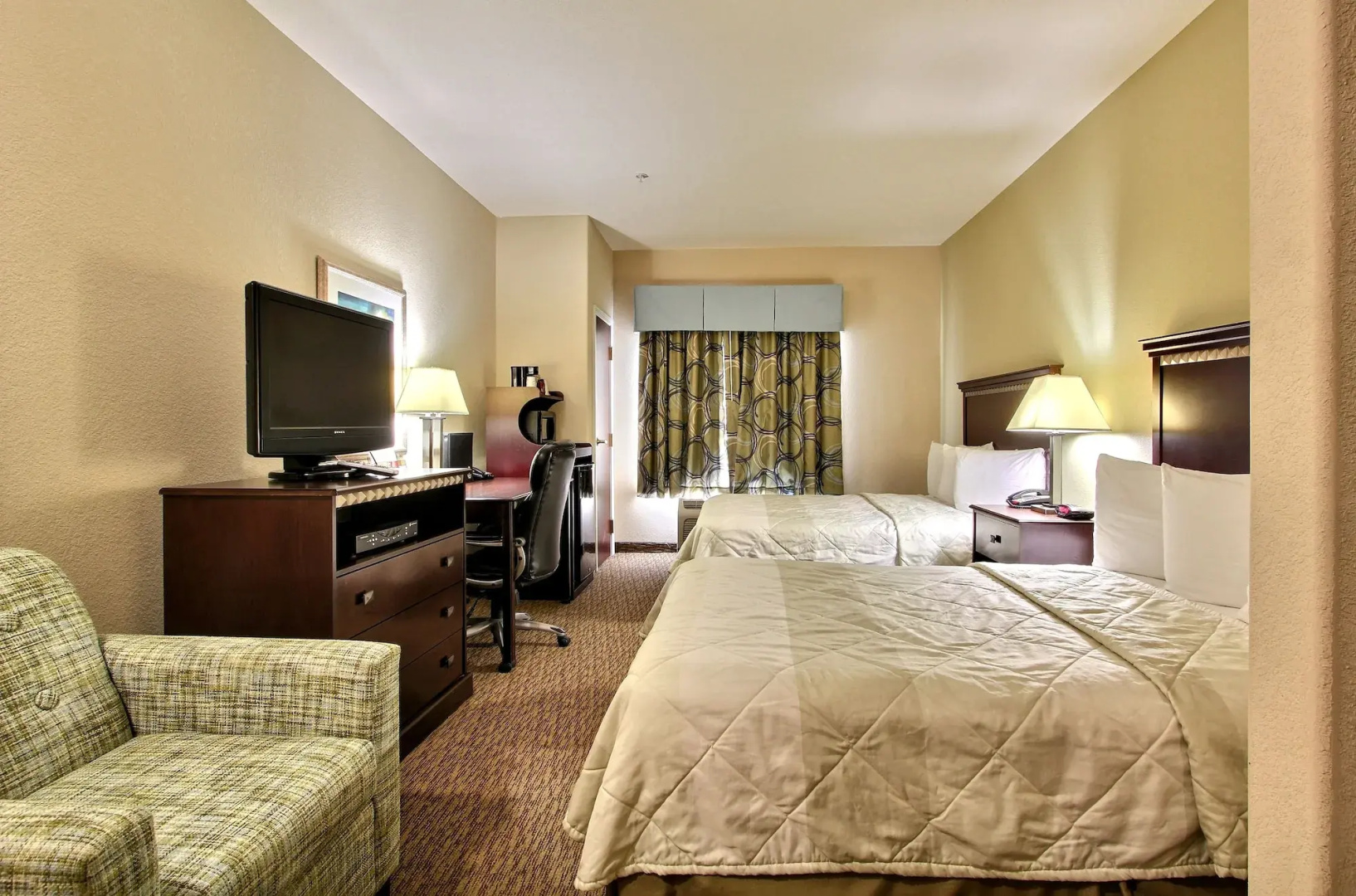 Magnolia Inn & Suites
