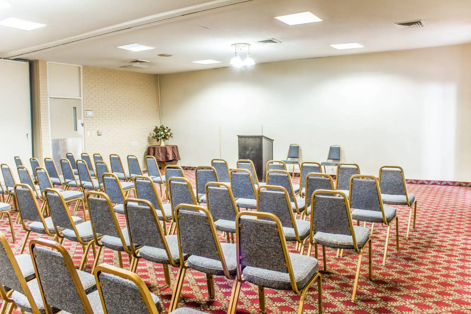 Econo Lodge & Suites