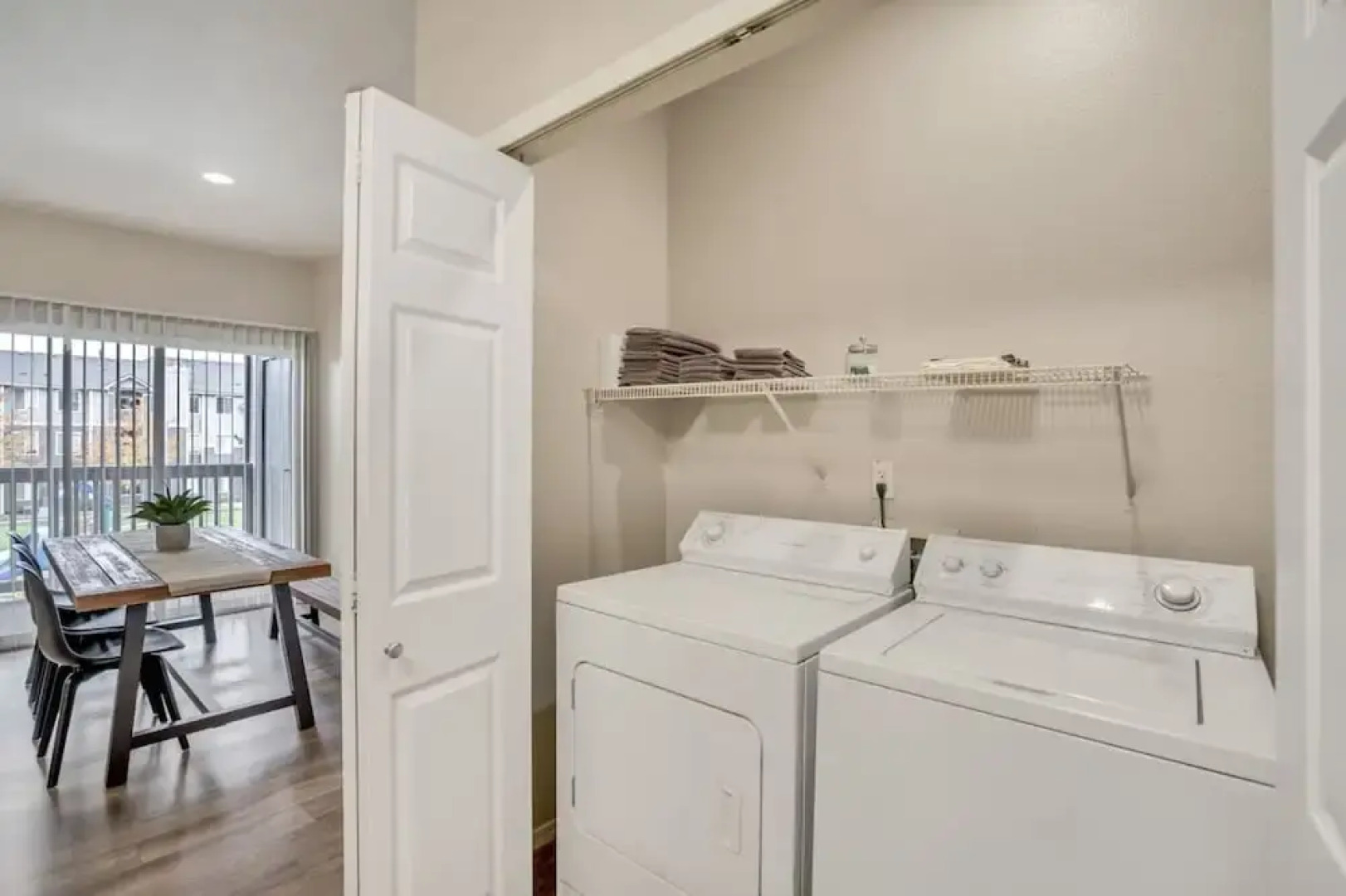 Luxury King Beds Pool Gym - Near Hill AFB