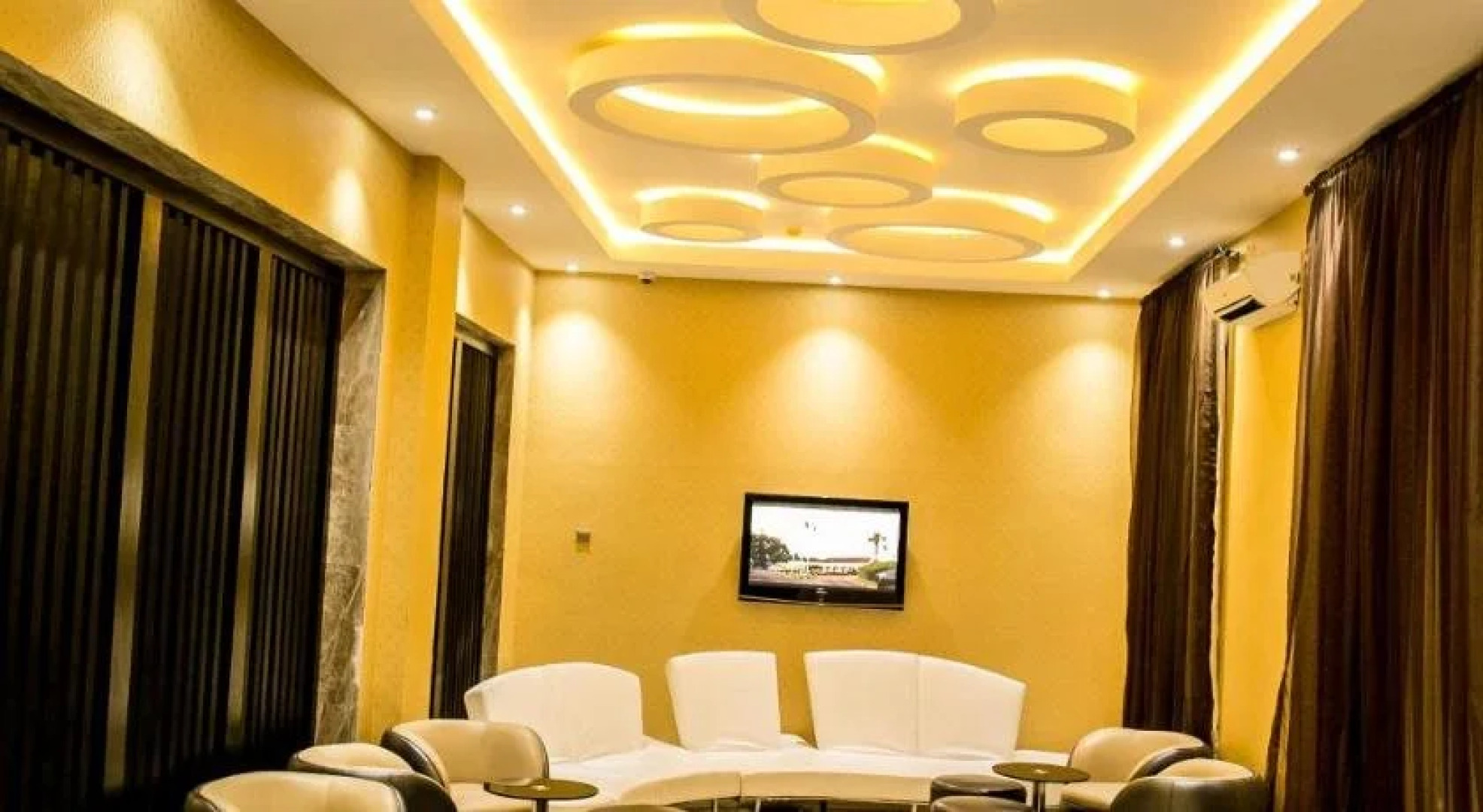 Echelon Heights Hotel