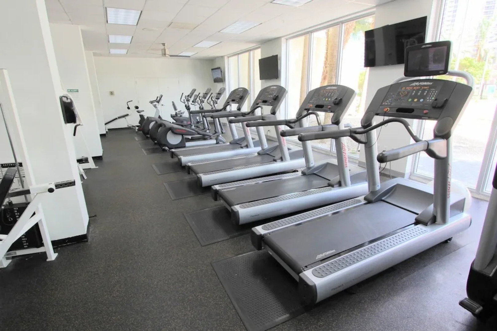 19370 Collins Ave # 1017