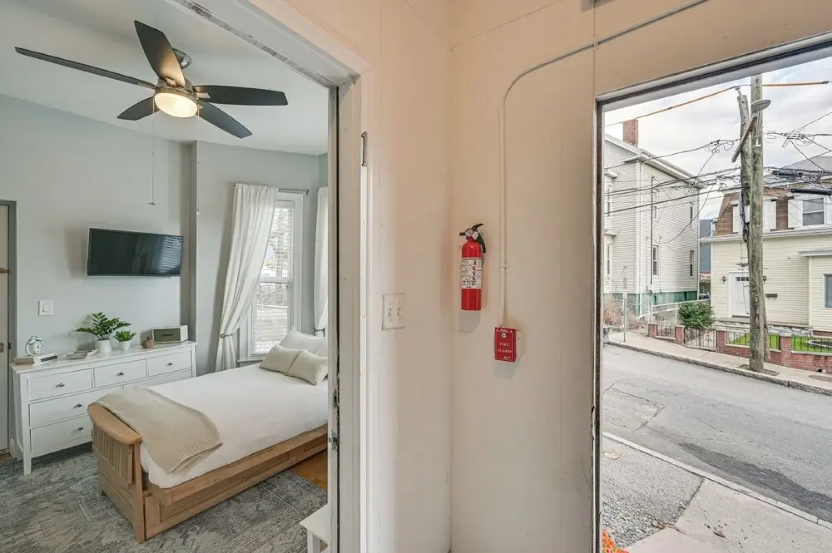 Cozy Somerville Studio: 2 Mi To Boston, Walk To T!