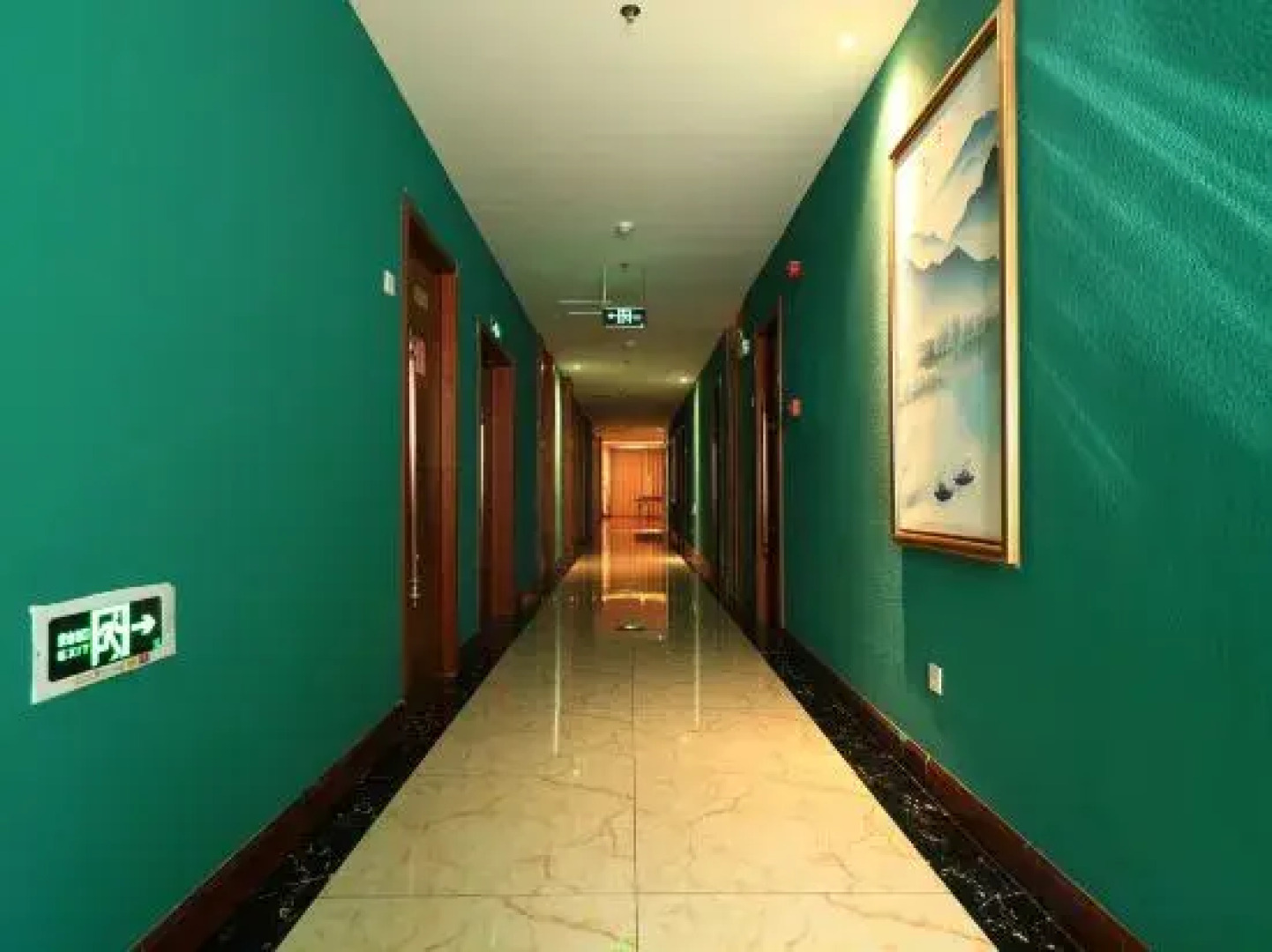 Jixi Haina Baichuan Hotel