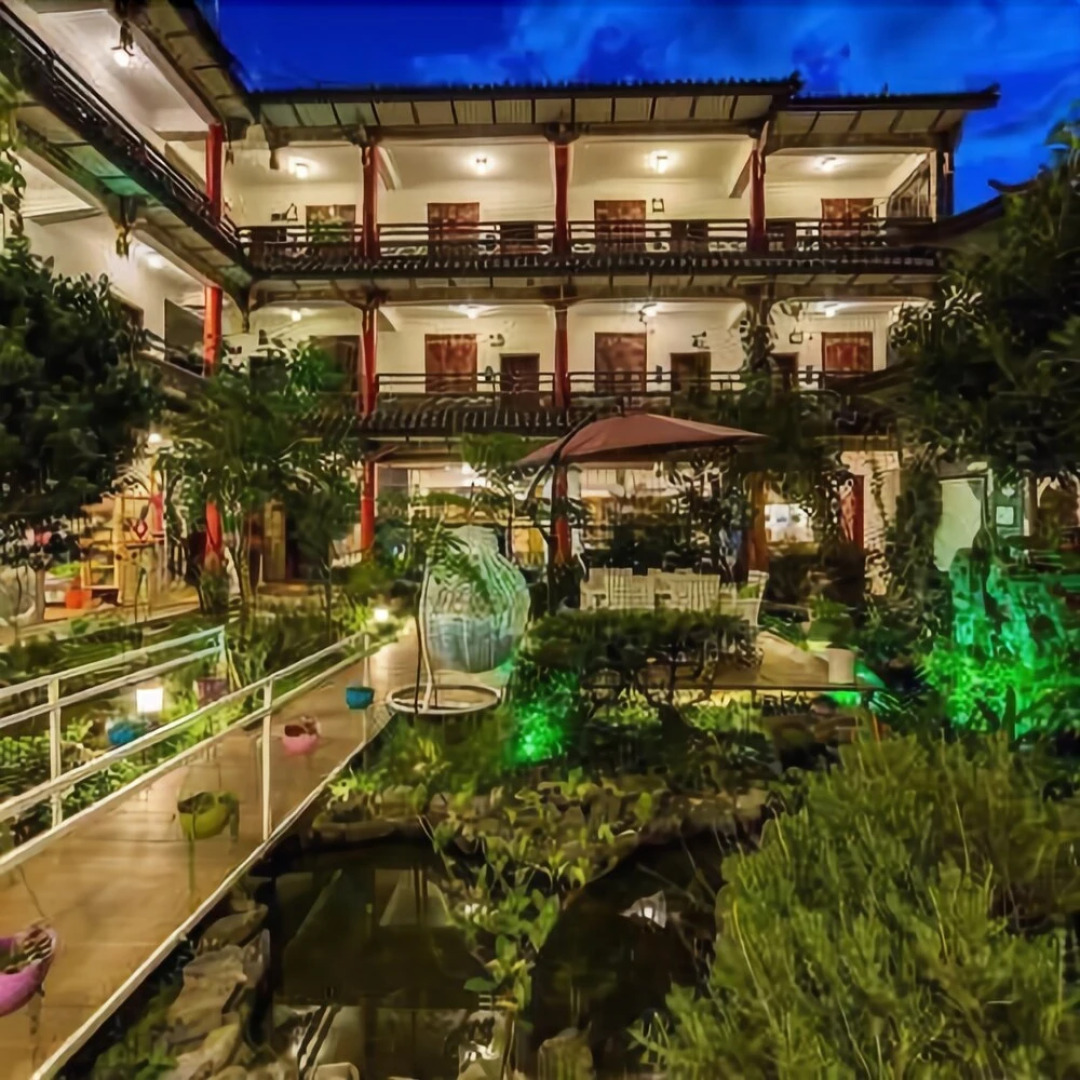 Dali Blue Mountain Hotel (Dali Ancient City South Gate)