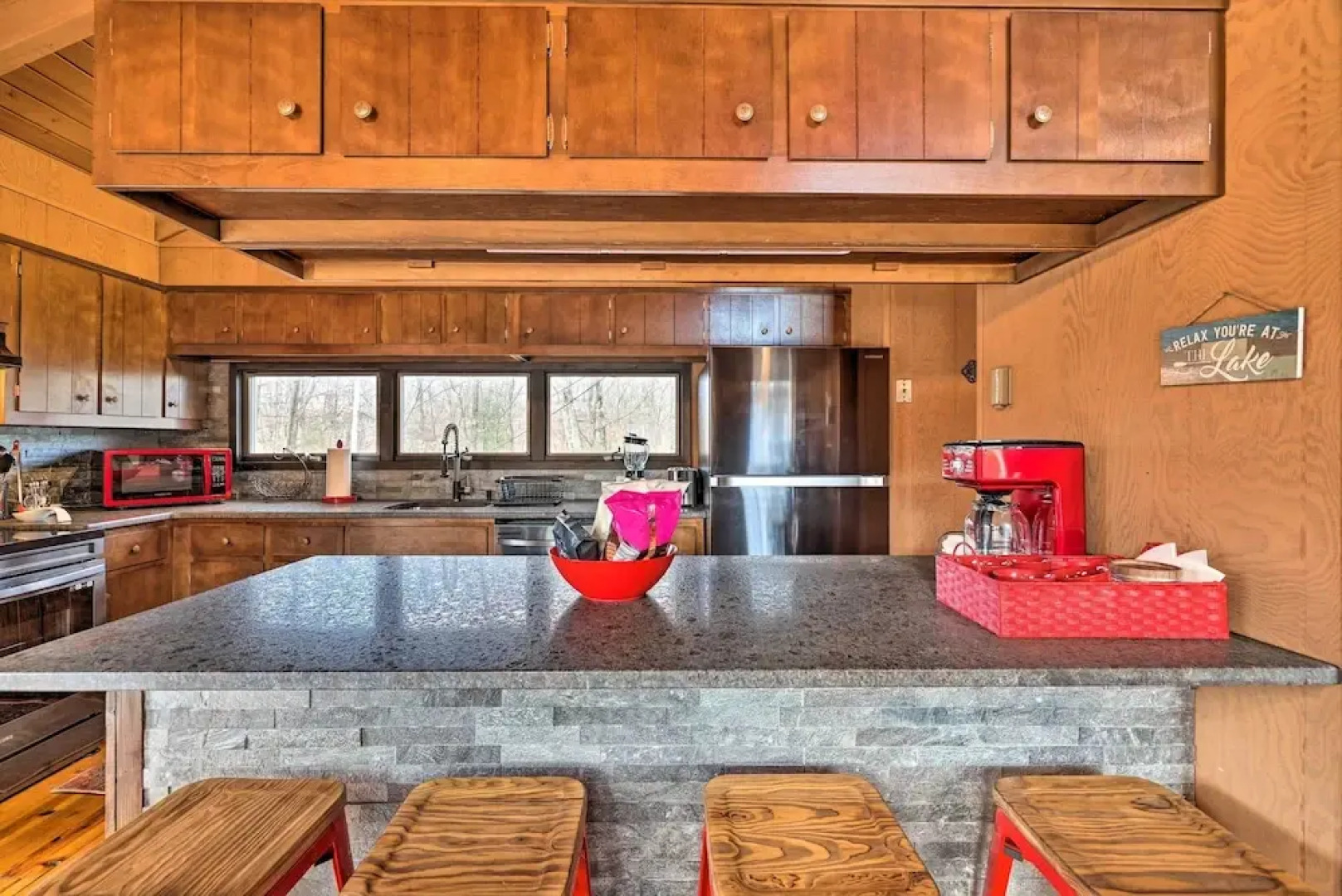 Fire Pit & Grill: Lakefront Poconos Cottage!