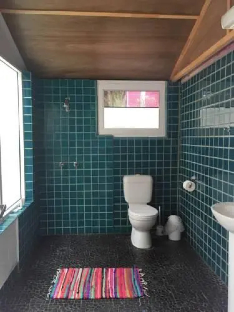 Dolphins Beach House - Hostel